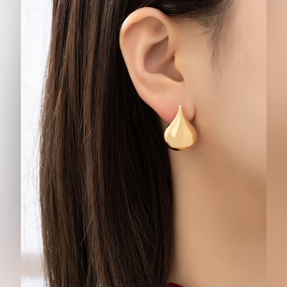 Gold puffy tear drop stud earrings - Picture 1 of 5